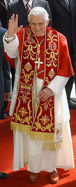 Pope Benedict in choir dress.jpg